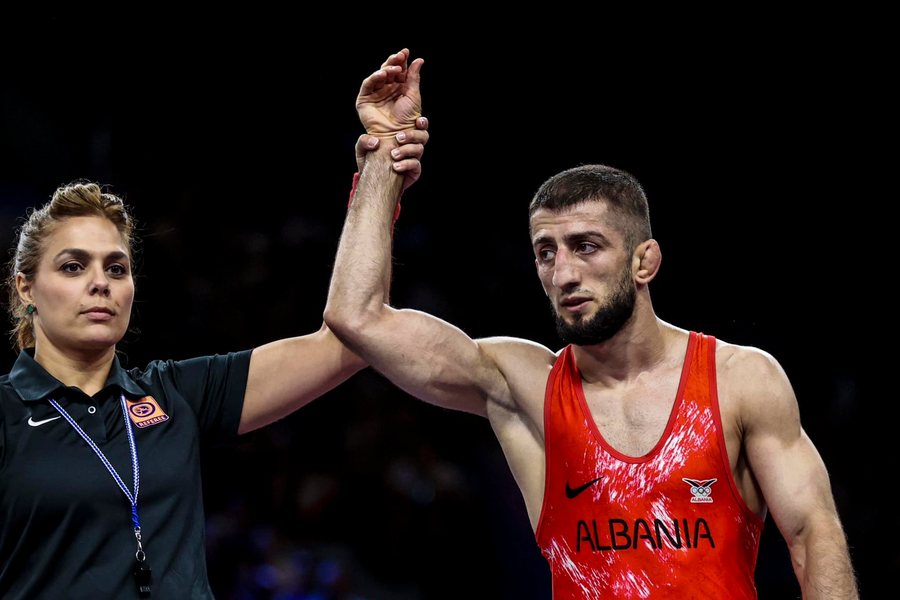 Shqipëria merr medaljen e dytë në Olimpiadën e Francës. Dudaev triumfon