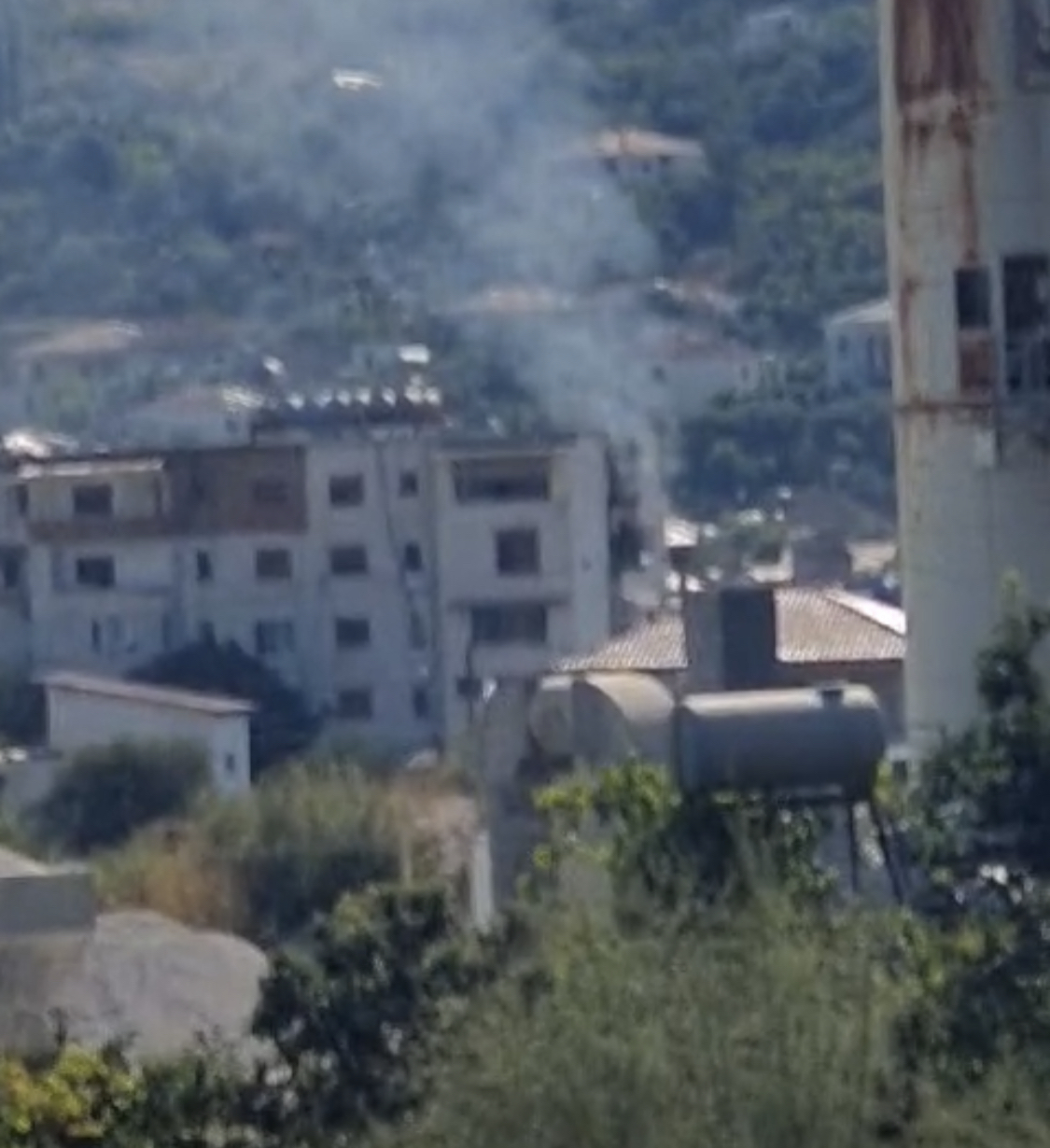 Merr flakë apartamenti në Lushnjë, banorët në alarm