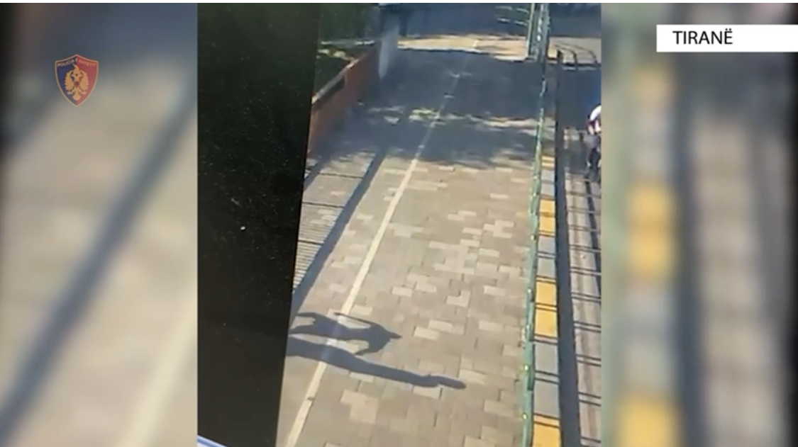 VIDEO/ Momenti i grabitjes së varëses në qafën e gruas në Rrugën e Elbasanit në Tiranë