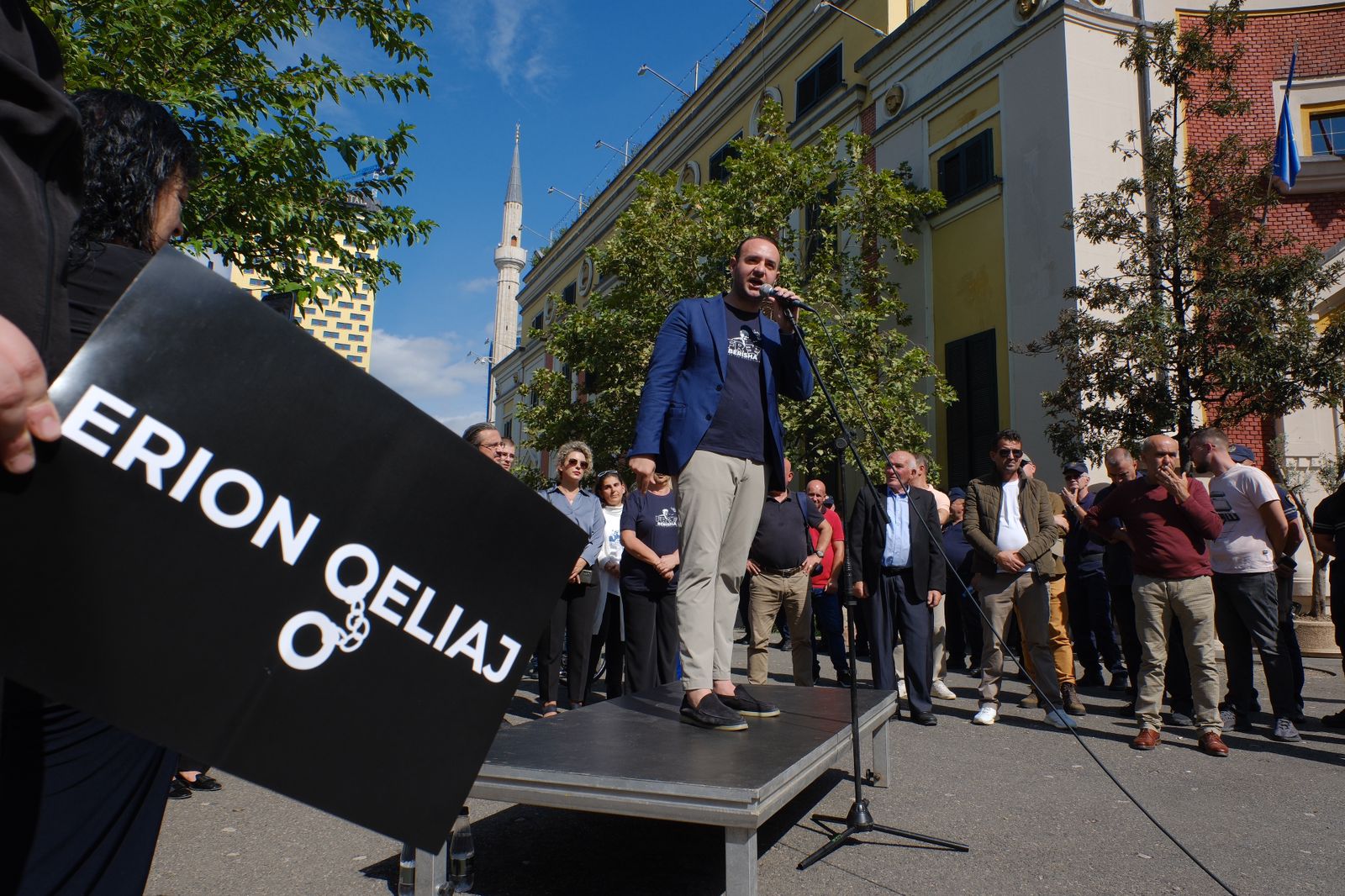 Protesta e 27 te bashkia e Tiranës, qytetarët kërkojnë largimin e Veliajt