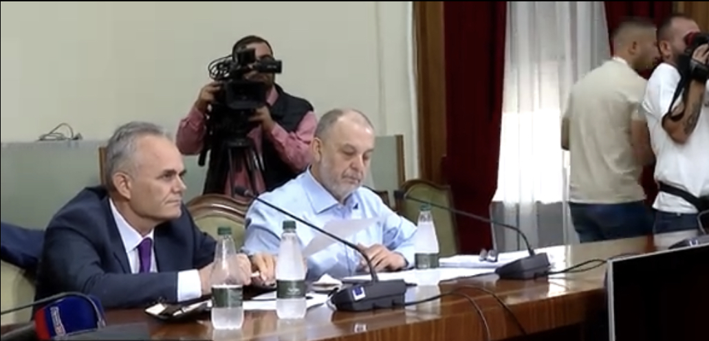 Dëshmia në komisionin e Sterilizimit, Rjepaj nga qelia në Kuvend. Çështjet më pikante mes Vokshit dhe ish zv/ministrit