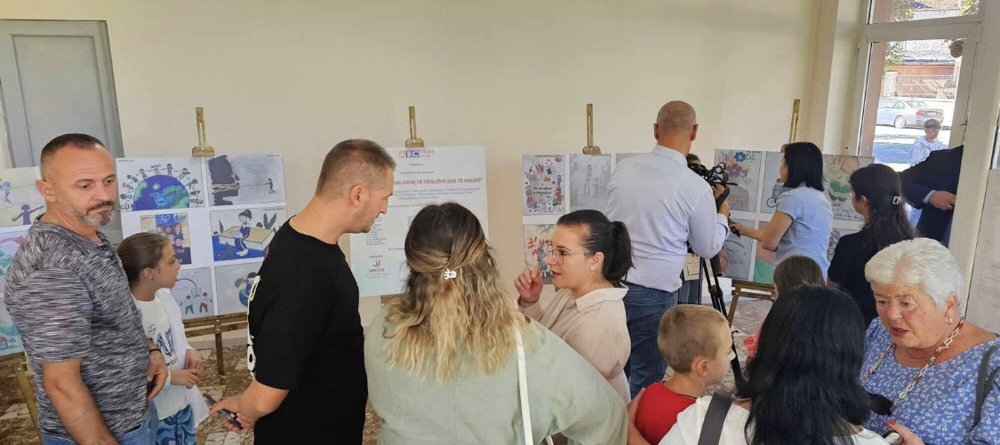 Korçe, ekspozitë me tematikë mbi mbrojtjen e të drejtave të të rinjve dhe fëmijëve