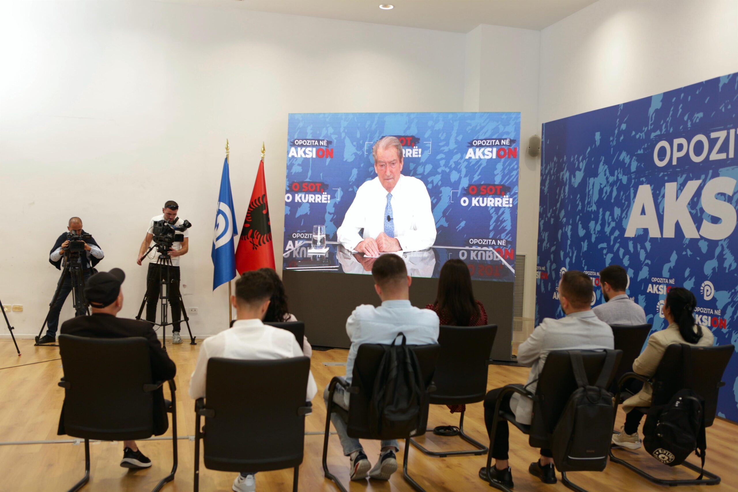 “Nga 15 telefonata të koduara të sbqiptarëve, 8 mijë me pushtetarë”