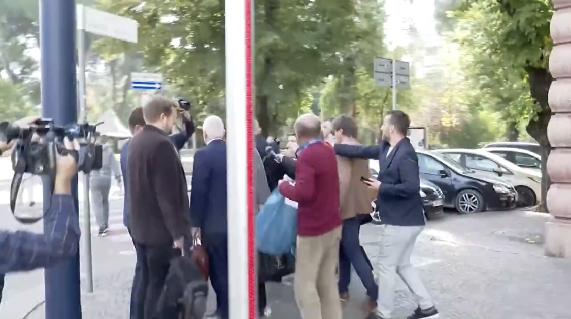 Goditet Fredi Beleri në dalje të Kuvendit, Bardhi: Skenar i turpshëm i Ramës të goditen eurodeputetët