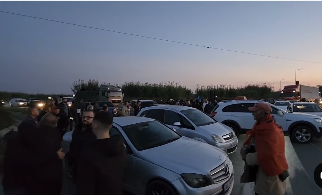 Protesta e opozitës, bllokohet qarkullimi në të gjitha akset kryesore të Shqipërisë