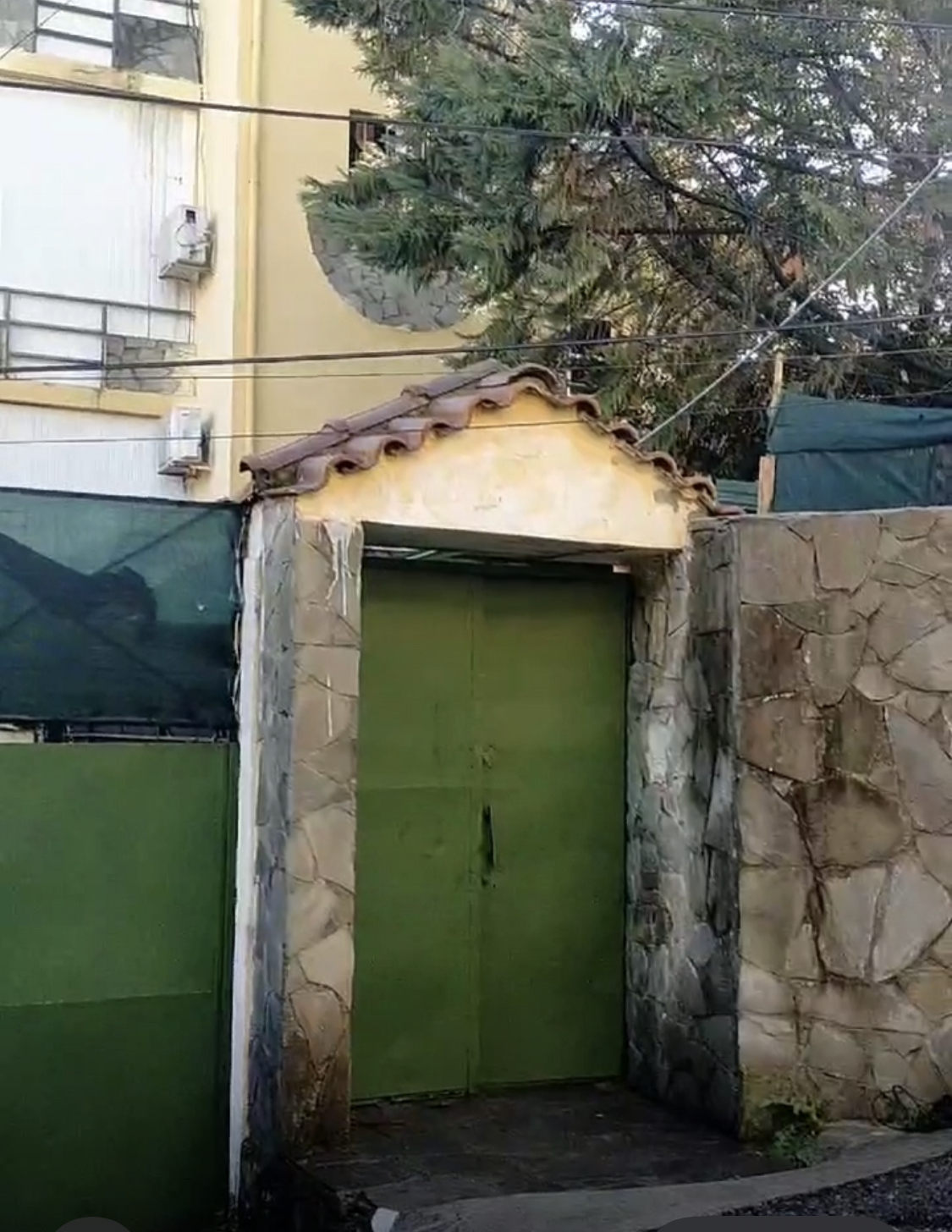 Zjarri në azil në Tiranë, batanija elektrike bëri qark të shkurtër