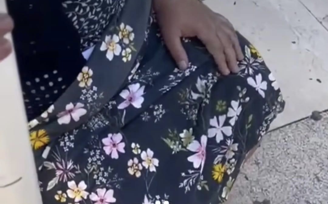 Hallet ekonomike, gruaja tenton vetdjegien në Durrës