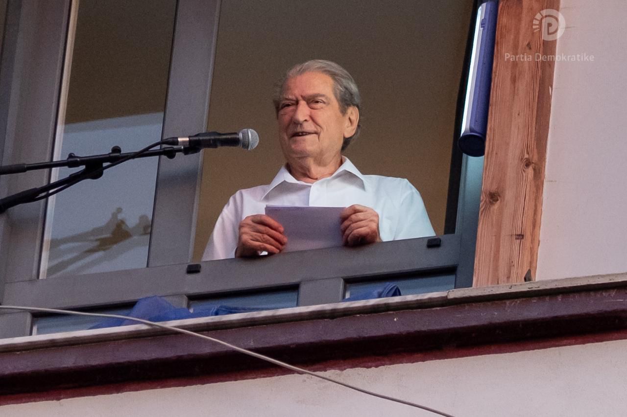 “ Të gjithë kundër hajdutit të fondeve e pasurive publike, njeriut që grabit me 100%”