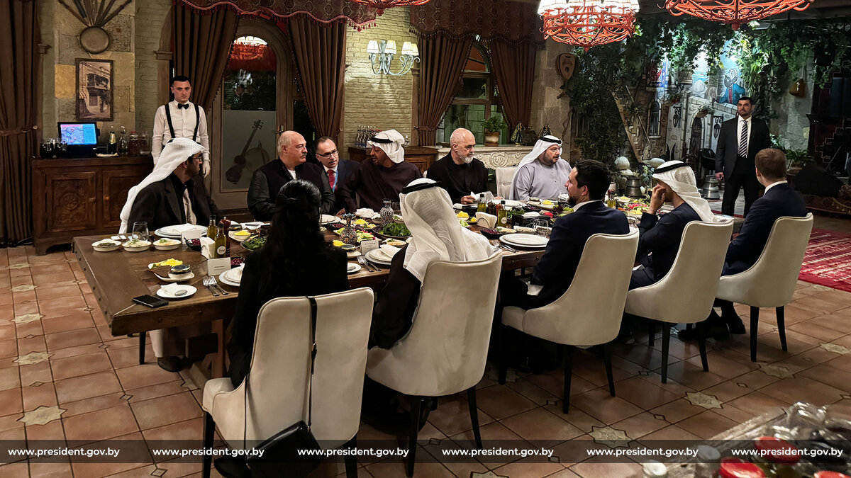 VIDEO/ Rama, darkë me Llukashenkon. Fsheh fotot dhe poston pamje të censuruara. Kush ishte i treti në tavolinë