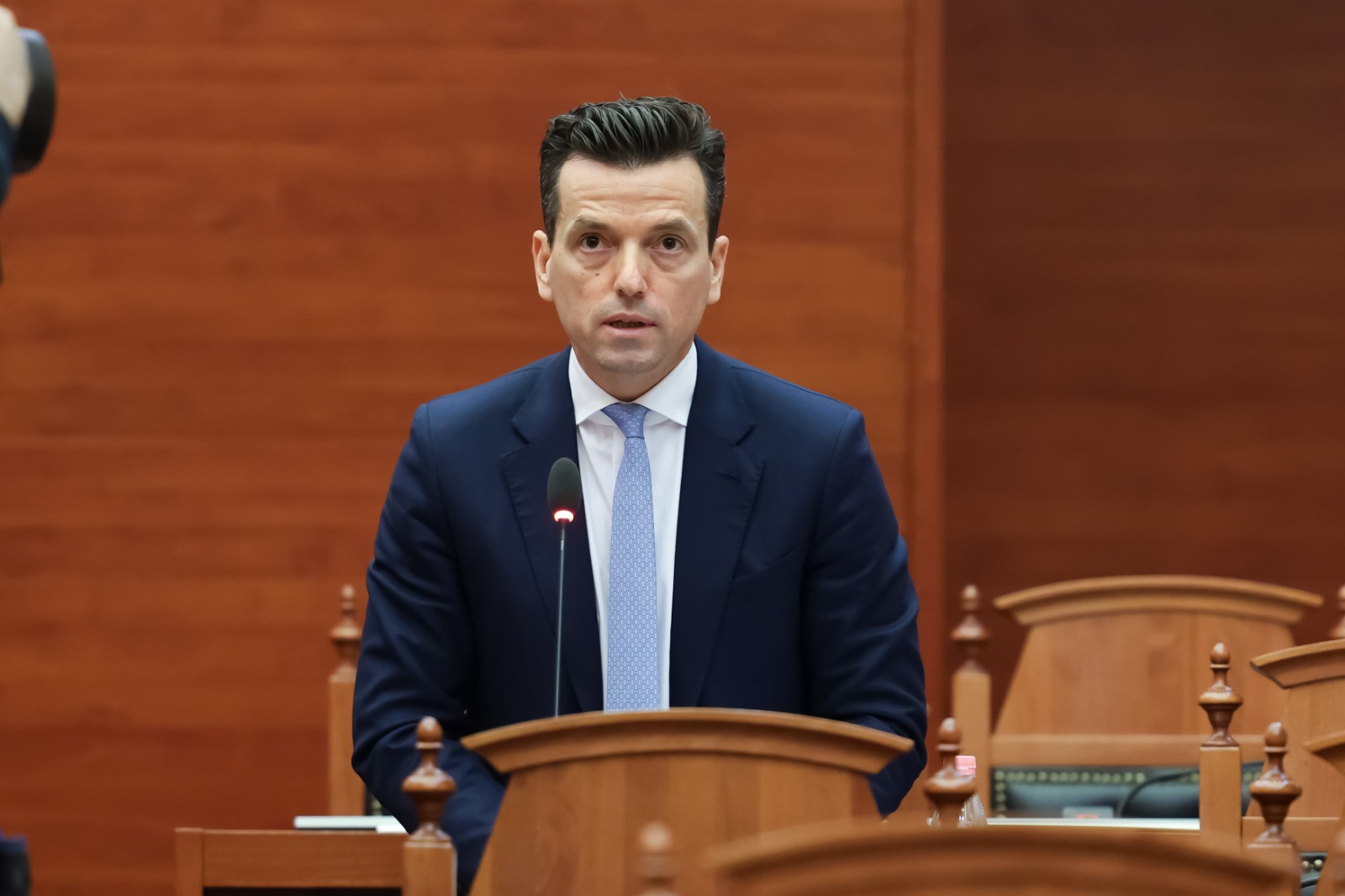 Shehaj e pyet në Kuvend, Malaj nuk i përgjigjet për prokurorin e shkarkuar nga vetingu në krye të hetimit tatimor