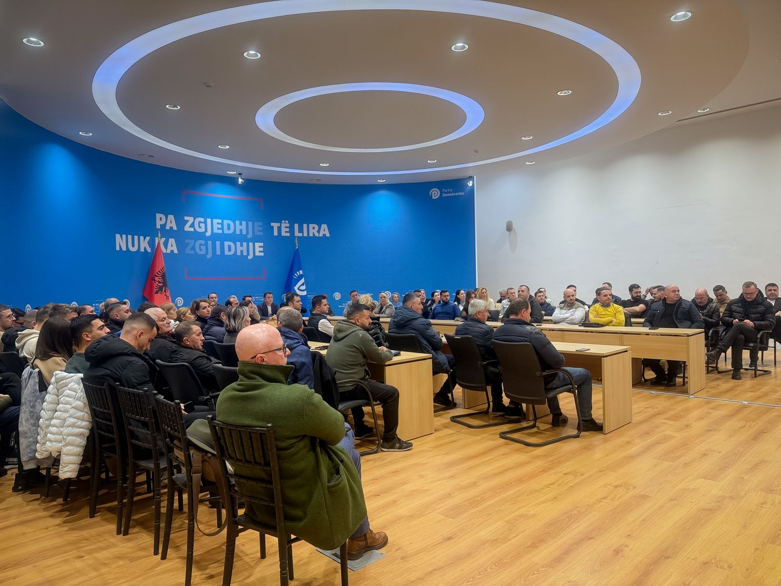 PD, marshim dhe mosbindje në Tiranë më 26 nëntor, Berisha mbledhje me strukturat drejtuese