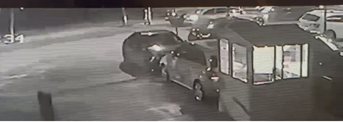 VIDEO/ Dalin pamjet e ekzekutimit të Klaudio Prendi. Makina afrohet vetëm 4 sekonda