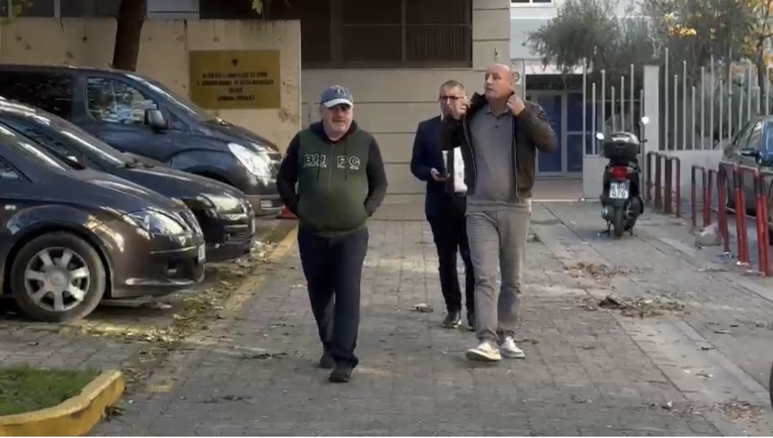 VIDEO/ Gazetarët Hoxha e Qyno paraqiten në SPAK