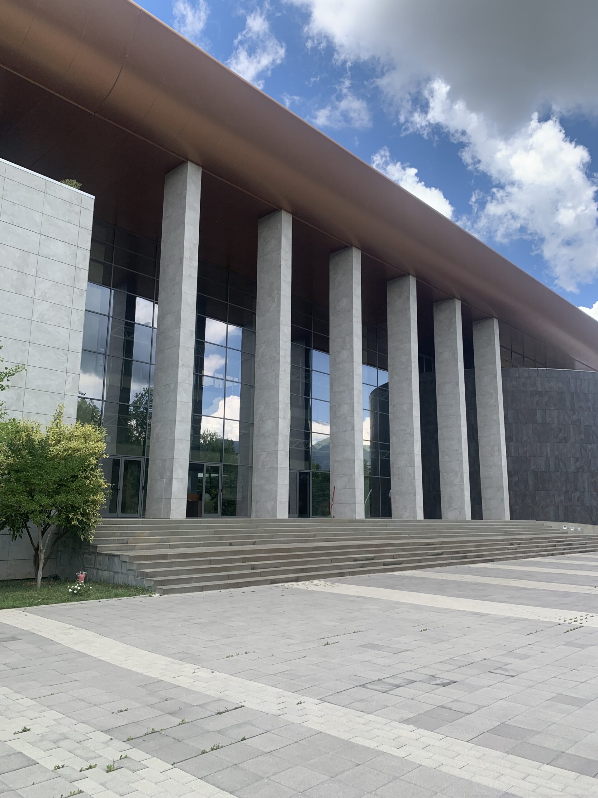 Sa është stoku i gjyqësorit shqiptar, a ka dritë në fund të tynelit