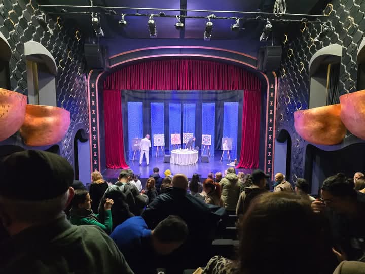 “Të turpëruarit” një lojë aktoresh në akustikën duhur