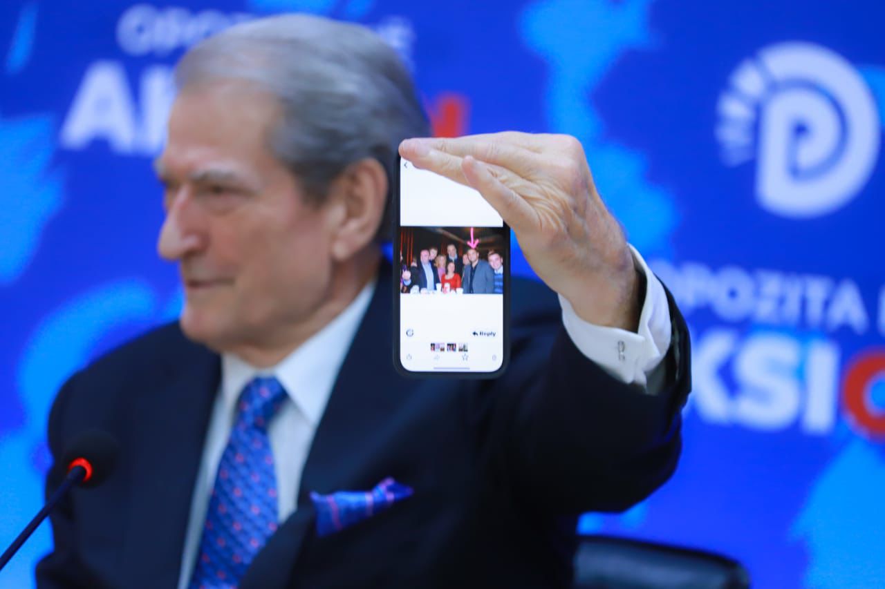 Berisha pyet Ramën: Çfarë e shtyu Olsin të kalojë në Morinë në ditën e arrestimit të kolumbianëve me makinë pa targë?