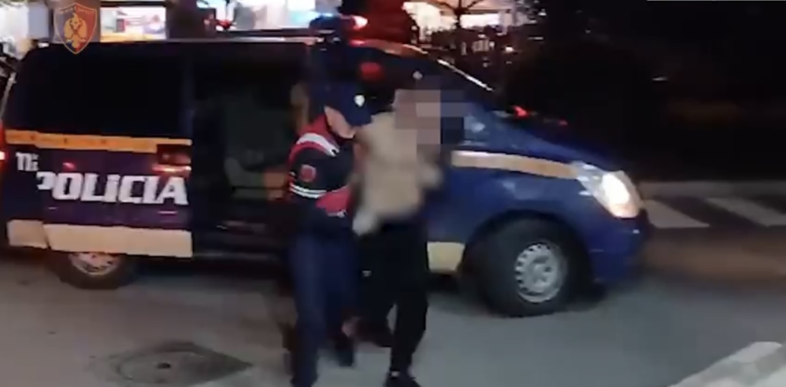 DURRËS/ Tre shitësit ‘korrekt’ të narkotikëve te lagja 13 i kapi ‘konkurenca’