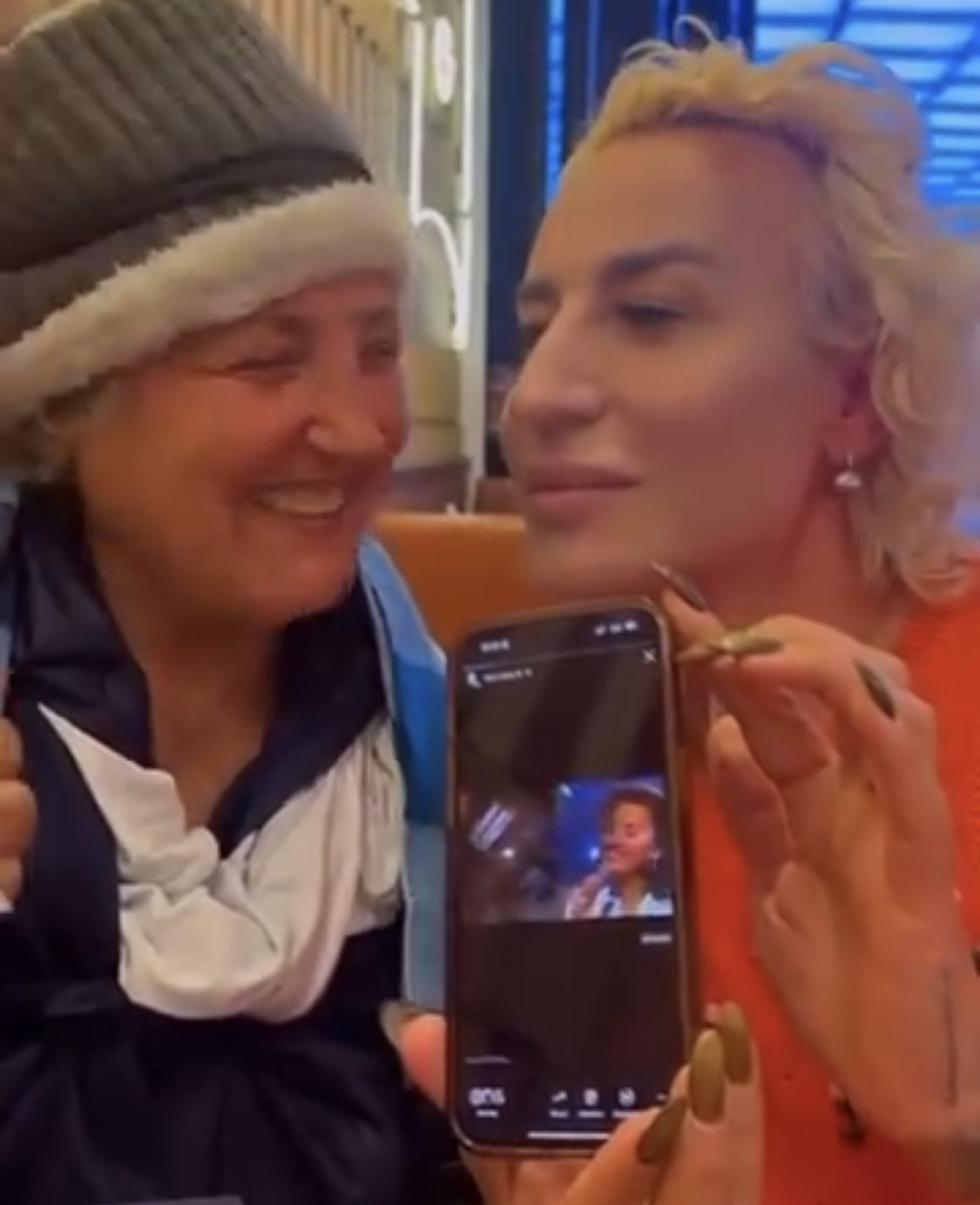 VIDEO/ Parashqevi Simaku bëhet me shtëpi, i kthehet jetës normale pas mbështetjes së Elton Ilirianit