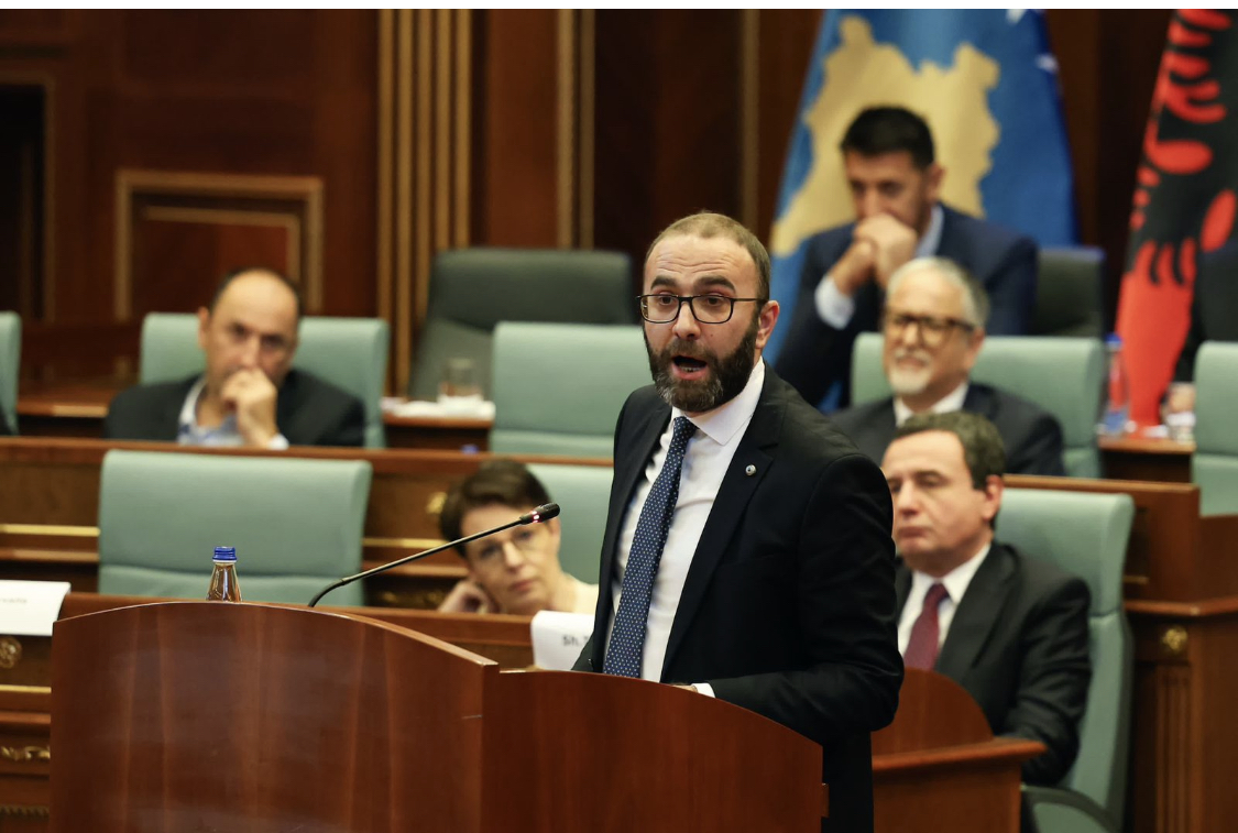 Bardhi i replikon Rames në Kuvendin e Kosoves: Tradita shqiptare kerkon që vellain ta keshillosh ne shtepi