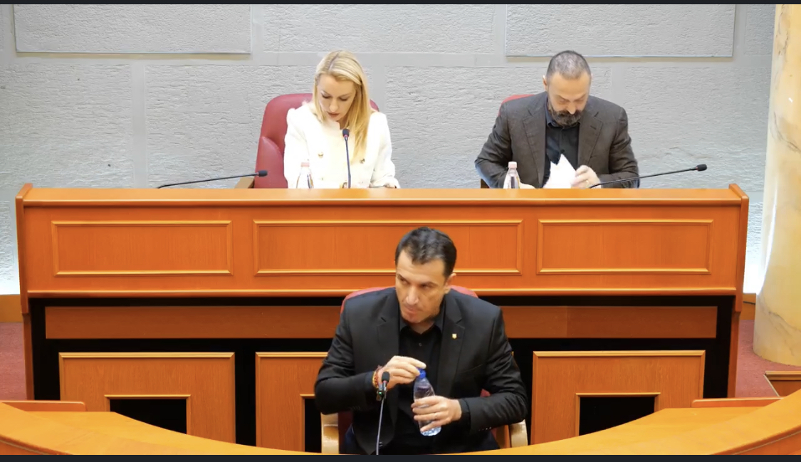 Këshilltarët i kërkuan dorëheqjen, Veliaj refuzon duke thënë se nuk i thotë SPAK-ut, SKAP