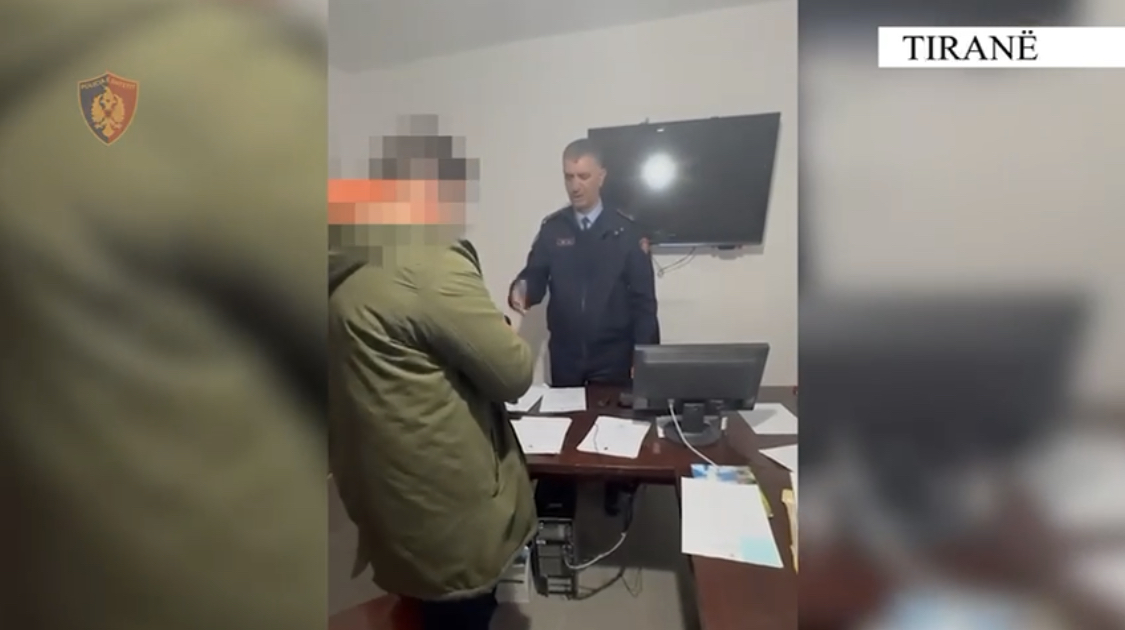 TEG/ E la çantën në dyqan me 27 mijë euro