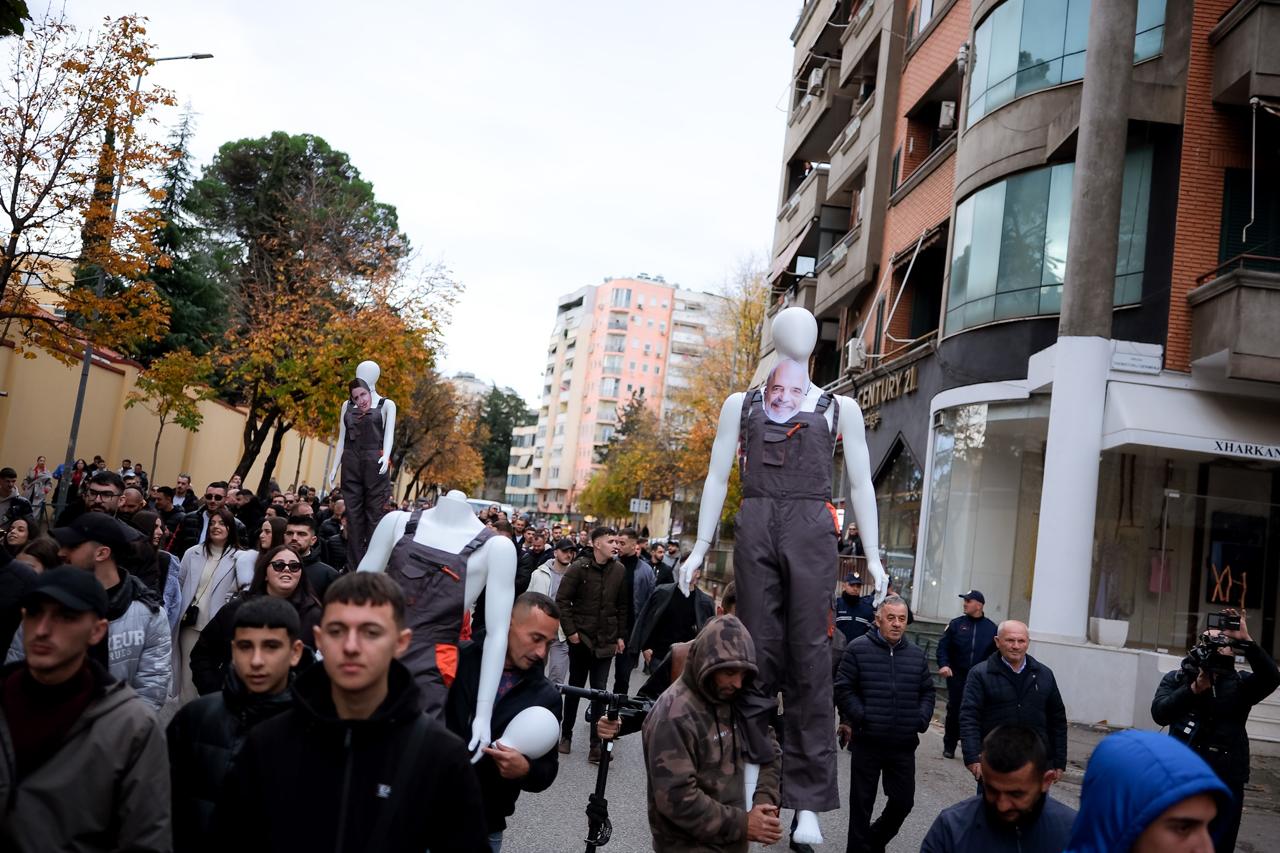 Rektori i Universitetit të Tiranës refuzoi kërkesën e të rinjve demokratë për godinën ‘Liria’ në qytetin Studenti