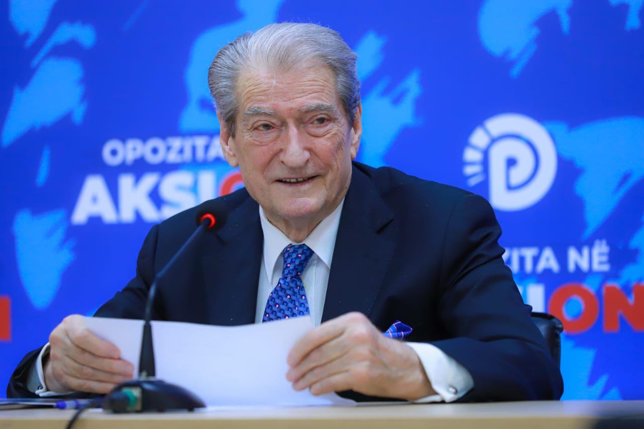 Berisha: Ftoj qytetarët e Tiranës dhe mbarë Shqipërisë sot në ora 5, marshim në Tiranë