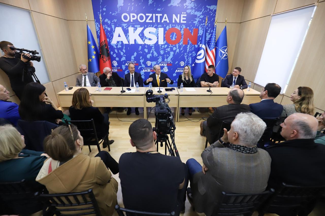 Azem Hajdari nën rrëfimin e Berishës, për herë të parë prapaskena e puçit të shtetit te Shkolla e Bashkuar