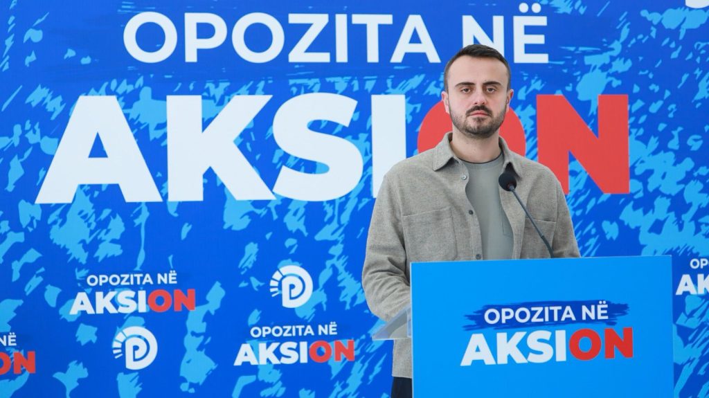 Xhaferri lajmëron marshimin e protestës së studentëve me 19 dhjetor