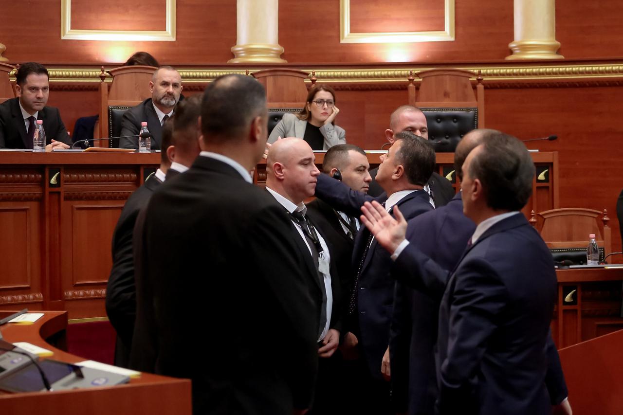 SKANDALI/ PS propozon një ligj për votim pa procedurë, ligji ende nuk është shkruar