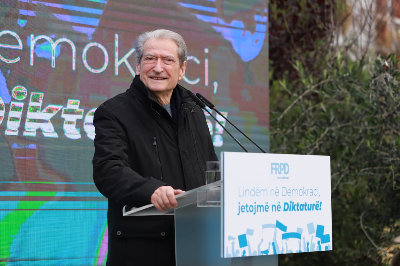 “ Studentët ndanë epoka me lëvizjen e tyre. Ndarjen e epokave rrallë i takon njerëzve t’i përjetojnë”