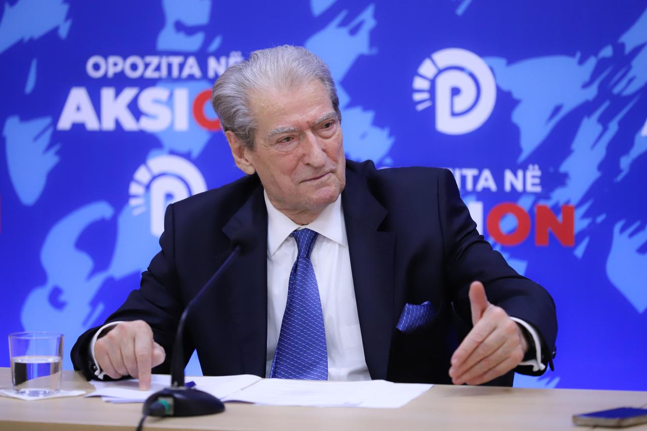 “Çmimet e energjisë do jenë 7 lekë për 300 kilovatët e parë, 100 lekë për 400 kilovatët e tjerë dhe 1 mijë lekë për të pasurit“