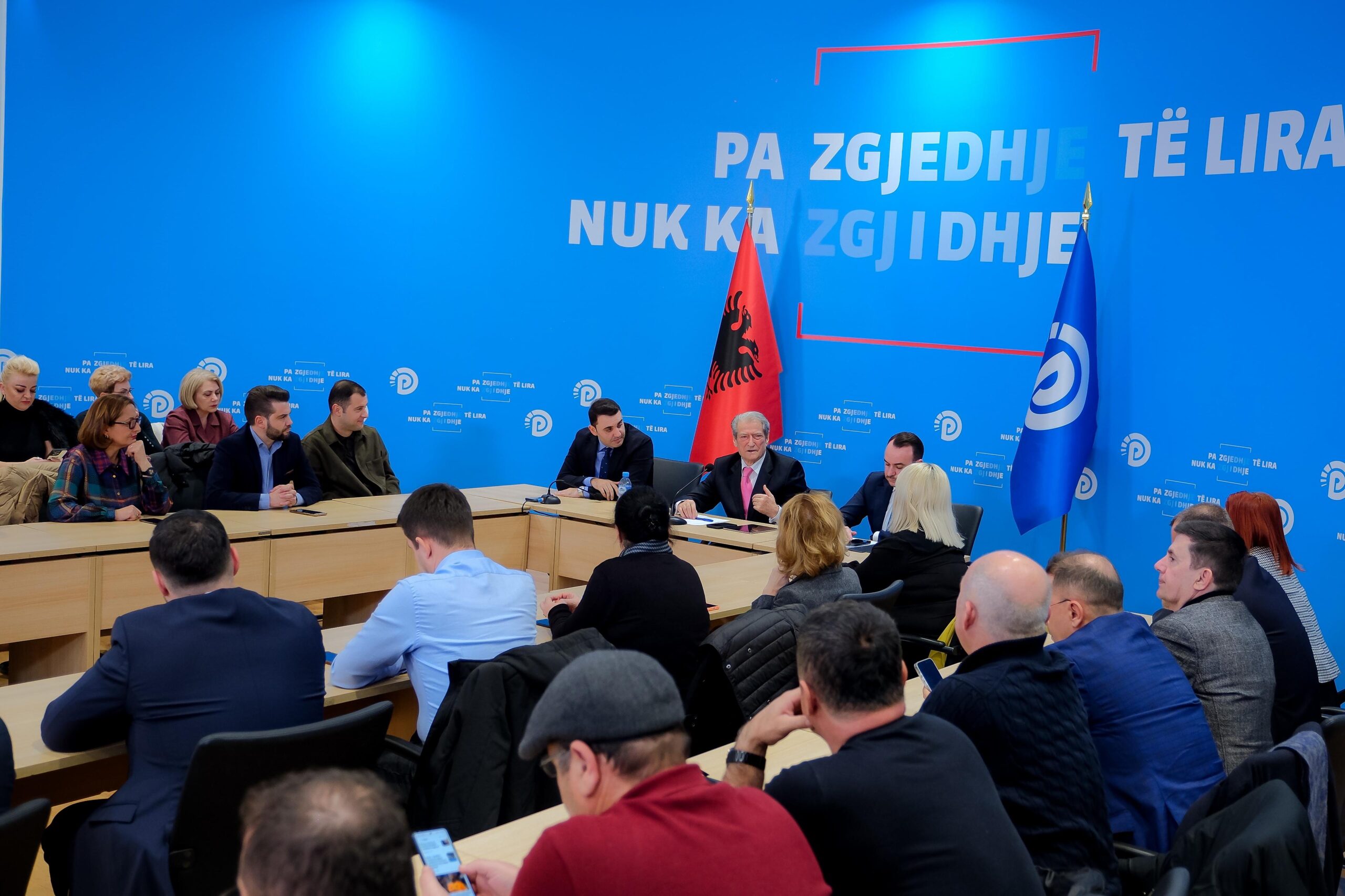 “Veliaj bleu kallp-biletë 150 mijë euro për në SHBA nga një tradhtar grek”