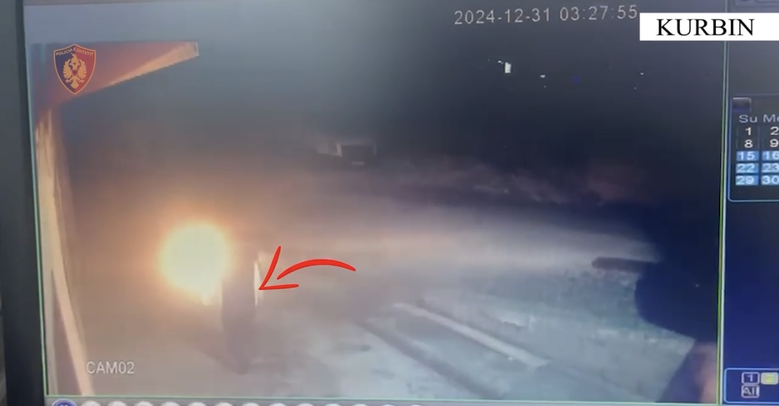 VIDEO/ I vë zjarrin mobilerisë, dalin e pamjet e momentit