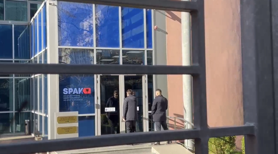 MIKU I VELIAJT/ Emal Abule paraqitet në SPAK, një ditë më parë ishte e shoqja