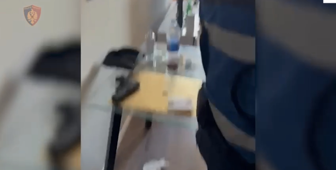 5 djem u mbyllën ne apartament me 3 vajza, zbardhet drama tek një pallat në Astir