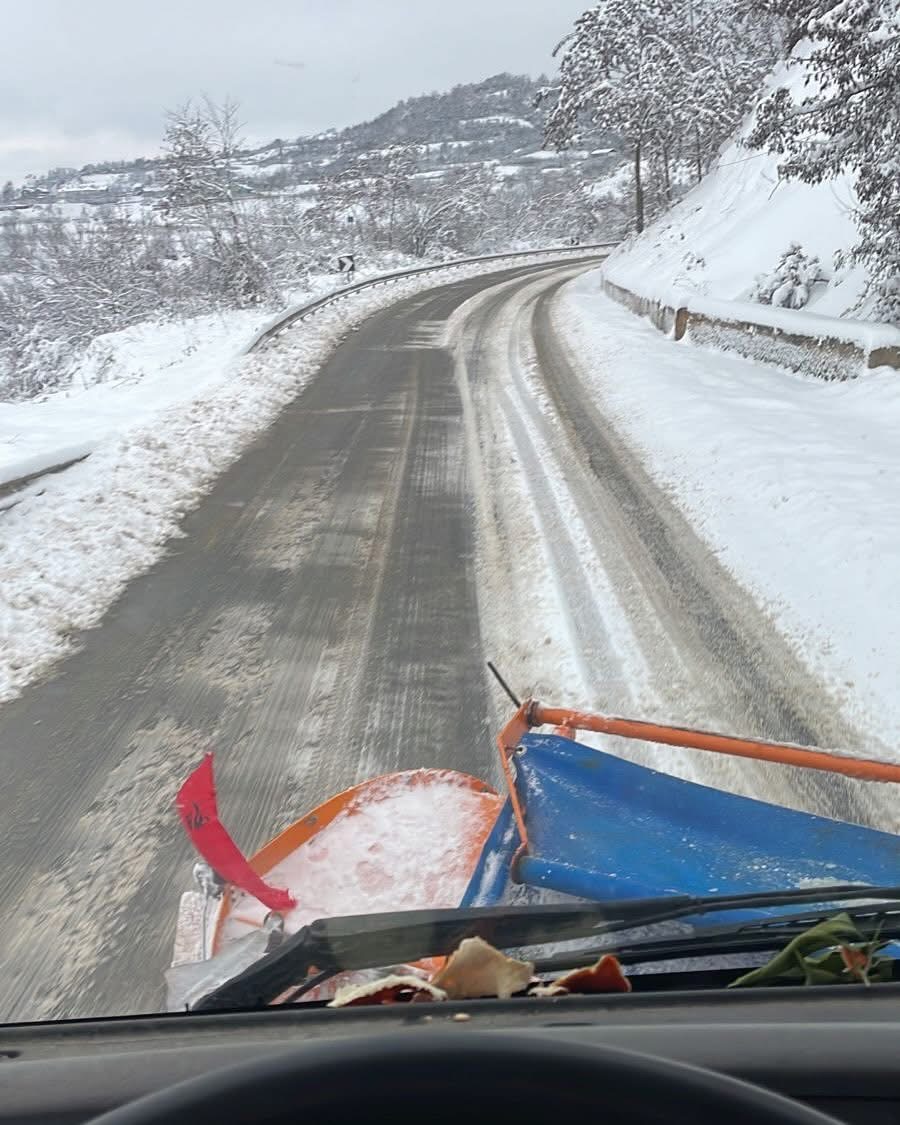 Reshje bore deri në 50 cm, si është gjendja e rrugëve në të gjithë vendin