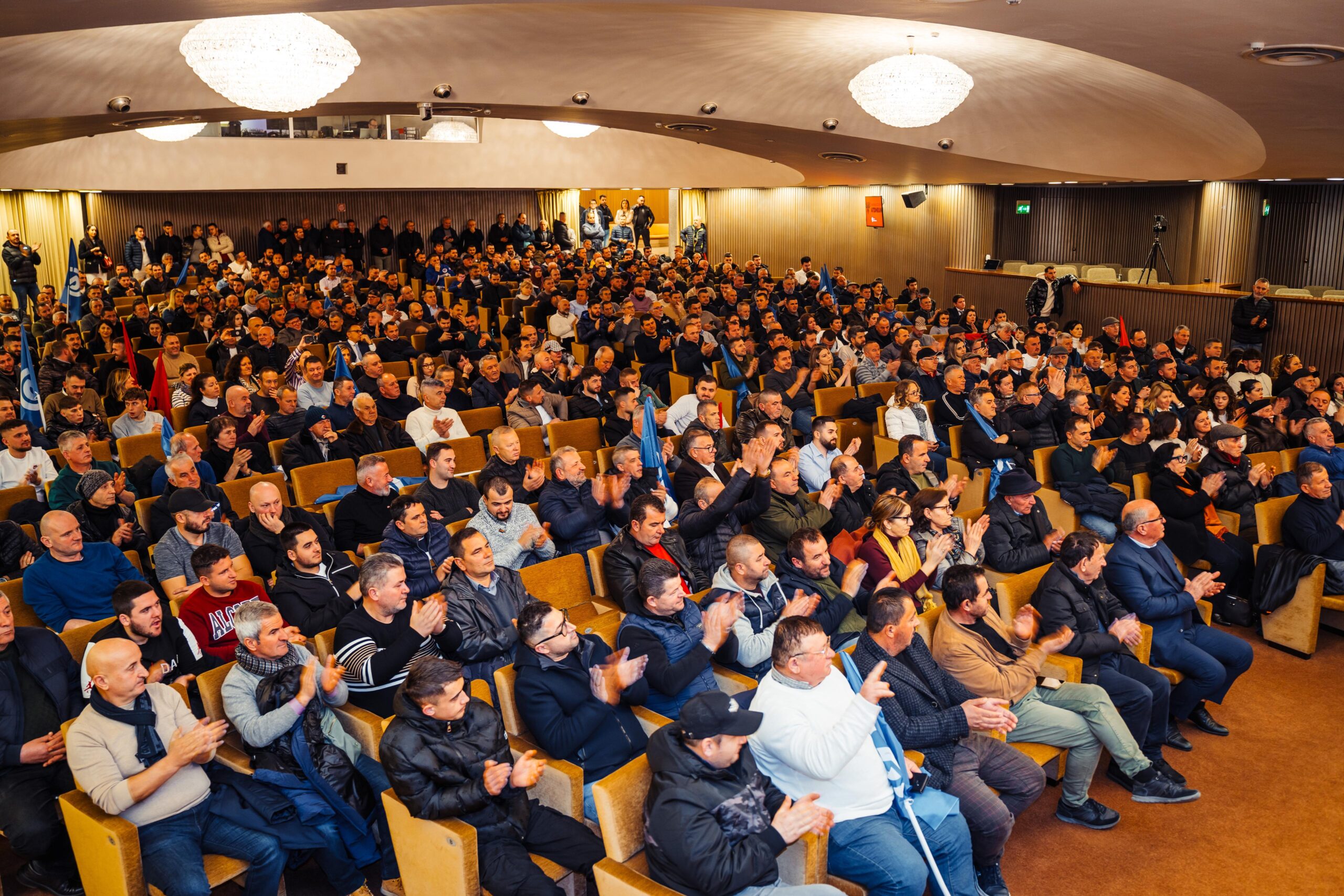 Partia Demokratike takim masiv me emigrantët shqiptarë në Brescia