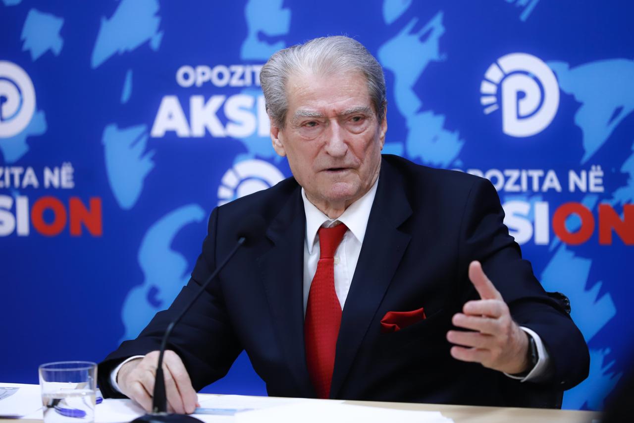 “Rama po blen vota me bonusin elektoral! Ne do vendosim kartën e konsumatorit 450 euro për çdo pensionist”