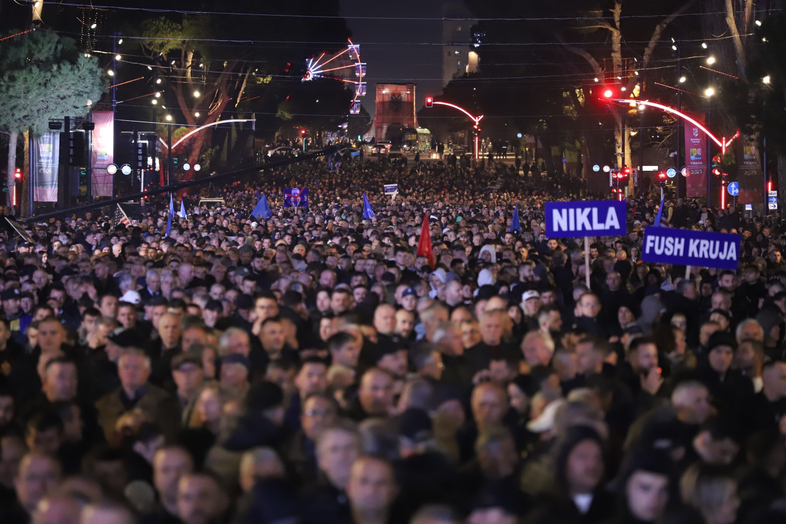 Miting i jashtëzakonshëm në Tiranë, Ilir Meta nga burgu: Çdo shtet ka mafie por në Shqipëri mafia ka shtetin
