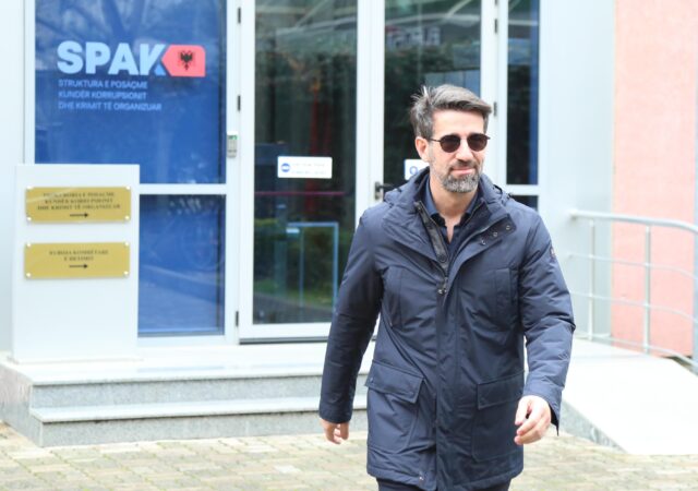 Biznesmeni Abule ka marrë masën ‘arrest me burg’. Policia nuk e gjen. Edhe Ajola Xoxa jashtë vendit