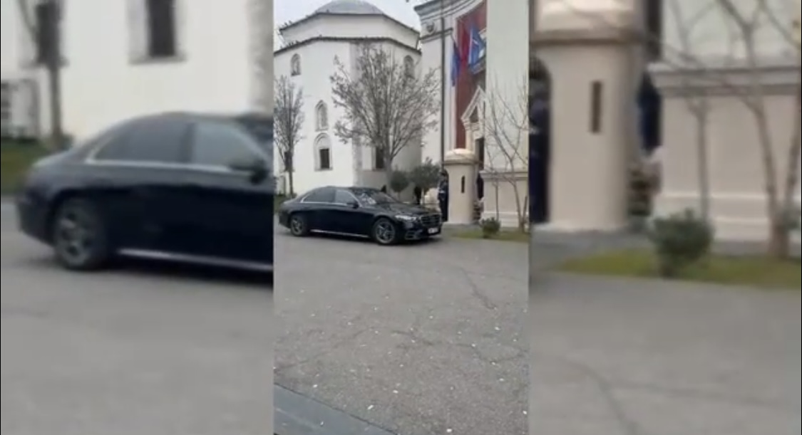 Rama shkon në zyrën e Veliajt, deklaron se nuk shkarkon kreun e bashkisë të arrestuar