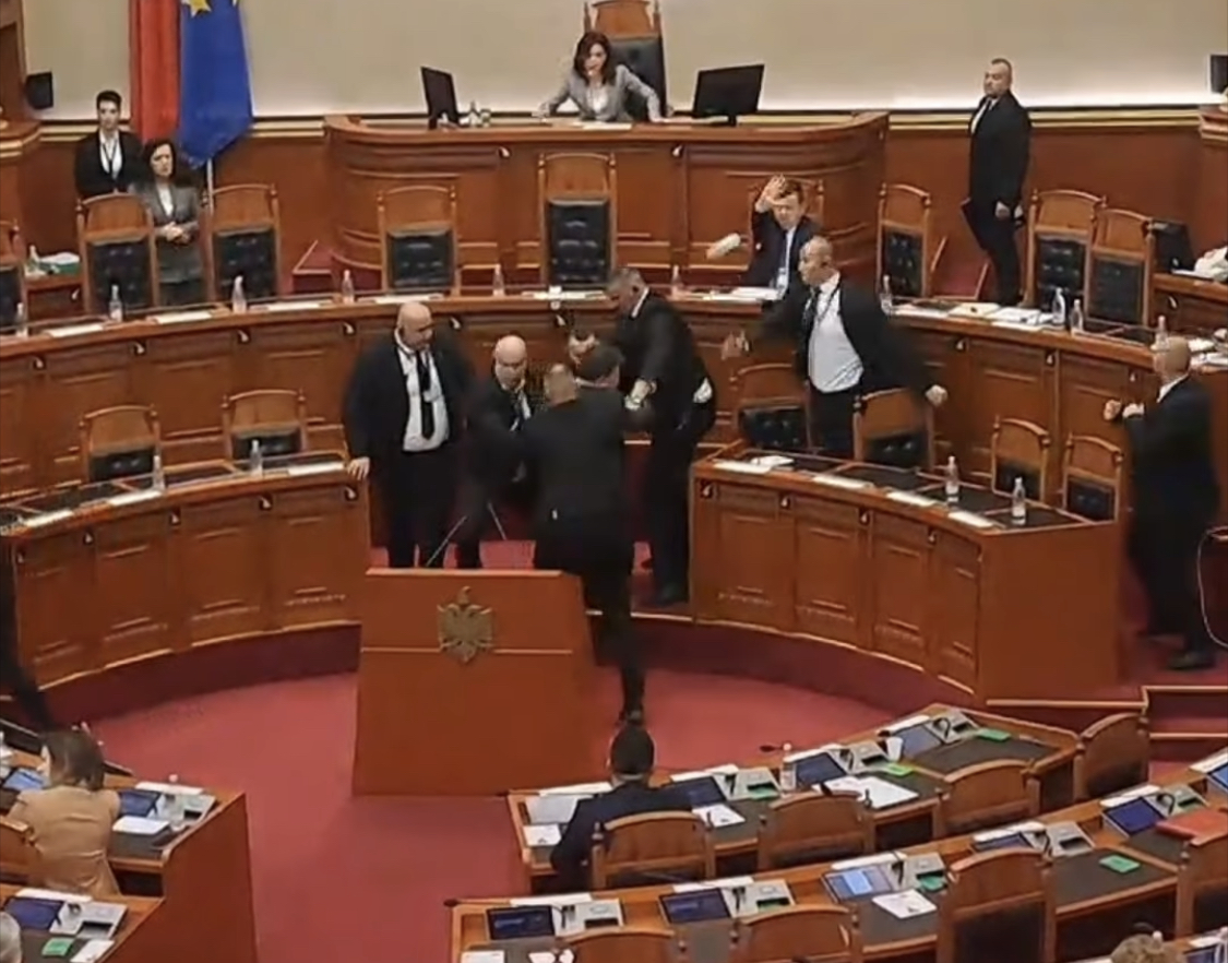 Noka, dy herë me shishe kundër Ballës por Garda devijon trajektoren