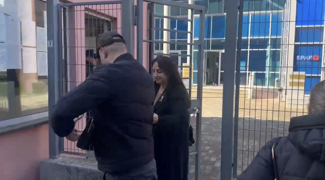 Valbona Xoxa në SPAK, ndryshon gjyqtari për telefonin e Ajolës