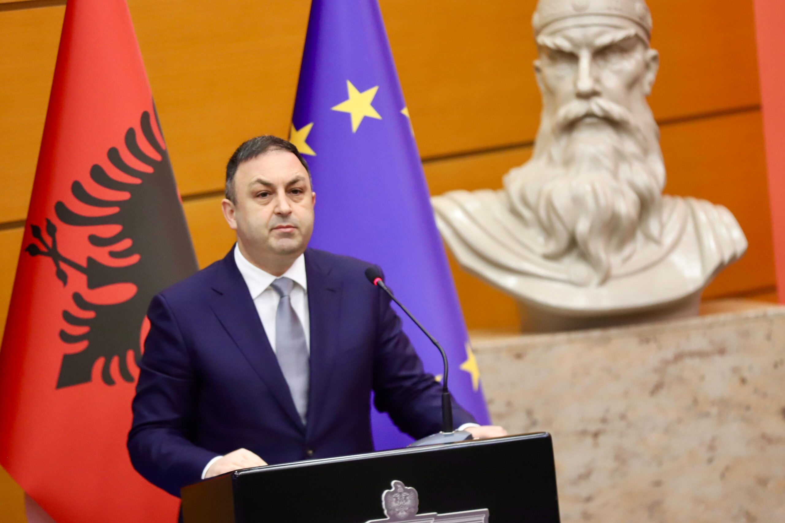 Zgjedhjet e 11 Majit, zgjatet afati i vlefshmërisë së kartave të identitetit dhe pasaportave biometrike. Data e re e skadimit