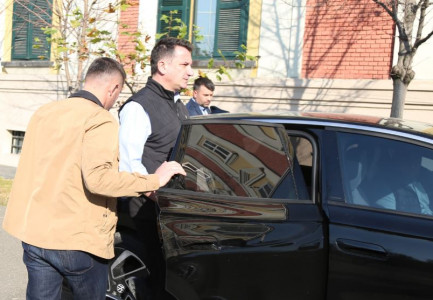 VIDEO/ Momenti i ndalimit të Erion Veliaj para bashkisë së Tiranës