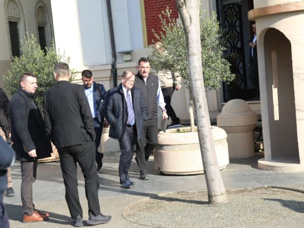 VIDEO/ Momenti i ndalimit të Erion Veliaj para bashkisë së Tiranës