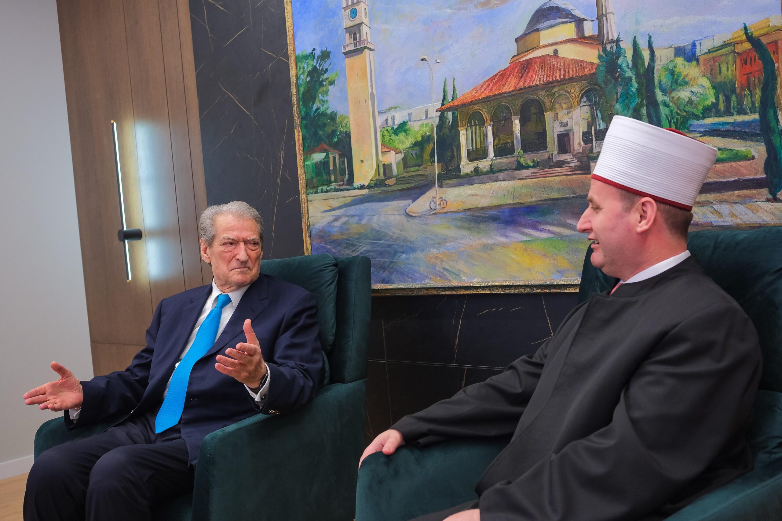 Fiter Bajrami, Berisha premton orë pushimi, orën e faljes së të premtes