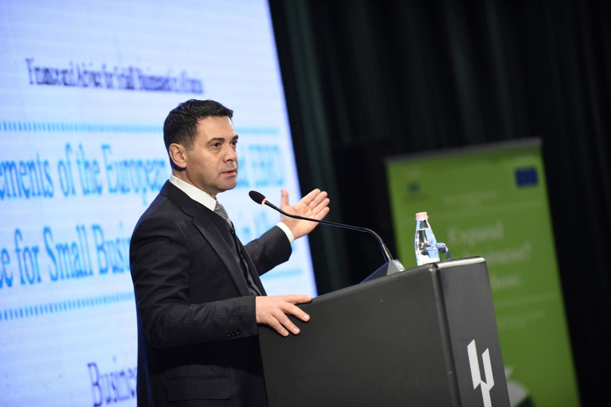 Tre gjigandët përballë Arben Ahmetaj. Pse nuk bën edhe një përpjekje