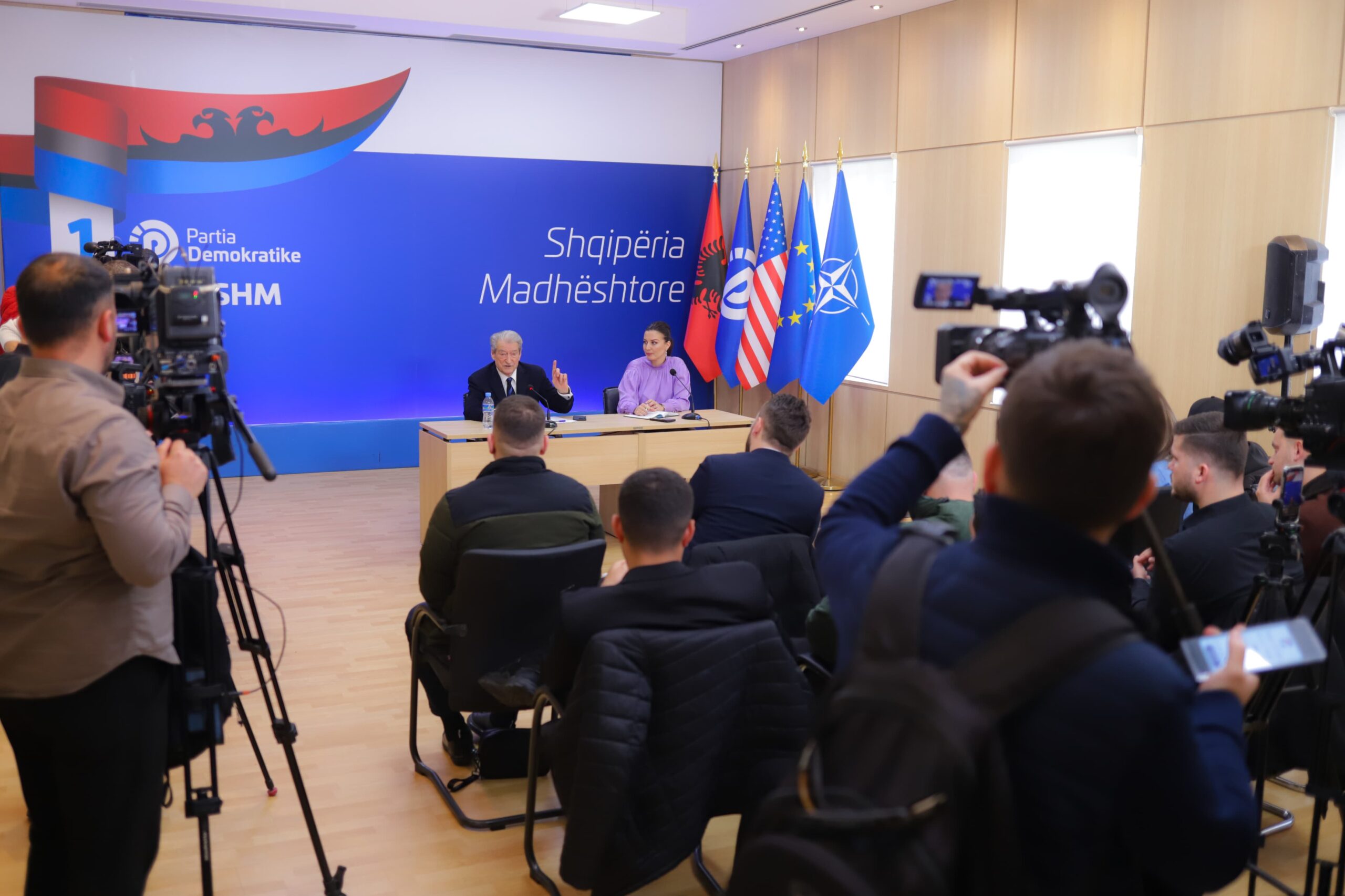 Berisha tregon çfarë bën Suel Çela, Bajrët, Troplini dhe nga qelia Pëllumb Gjoka